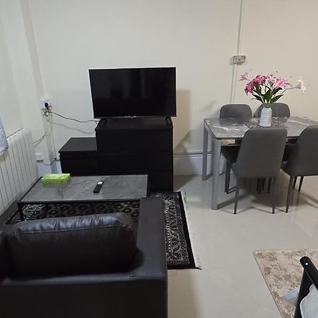 Shanti House Enfield Ngoại thất bức ảnh