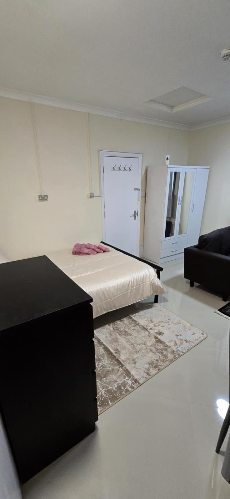 Shanti House Enfield Ngoại thất bức ảnh