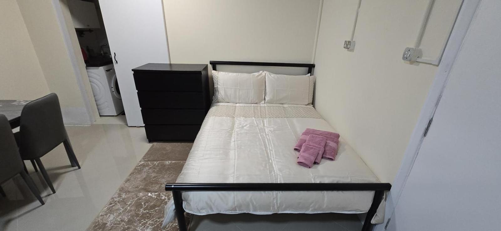 Shanti House Enfield Ngoại thất bức ảnh